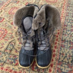 Like new LL Bean Signature Sherpa Lined size 9 Wicked Good Boot